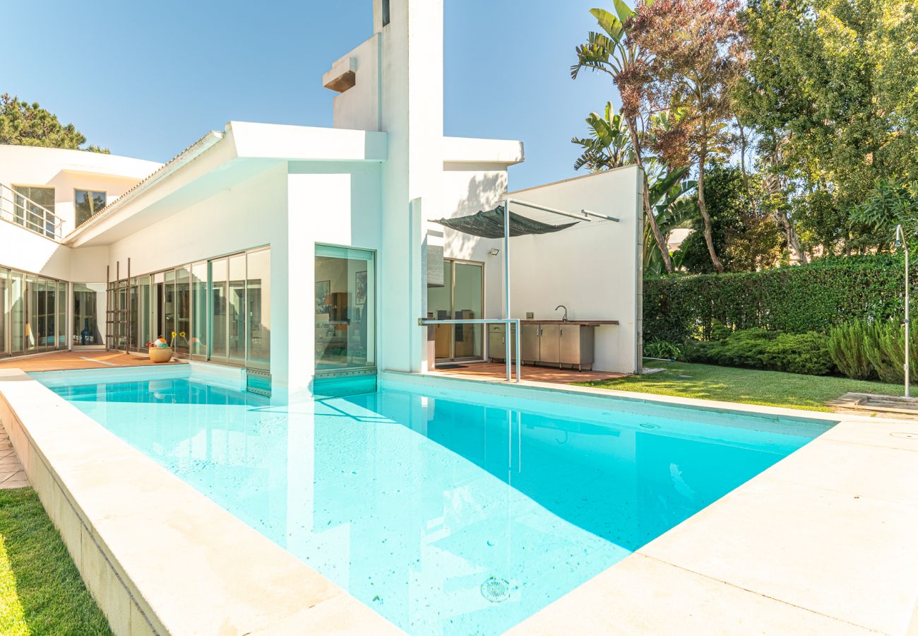 Villa de lujo con gran piscina.