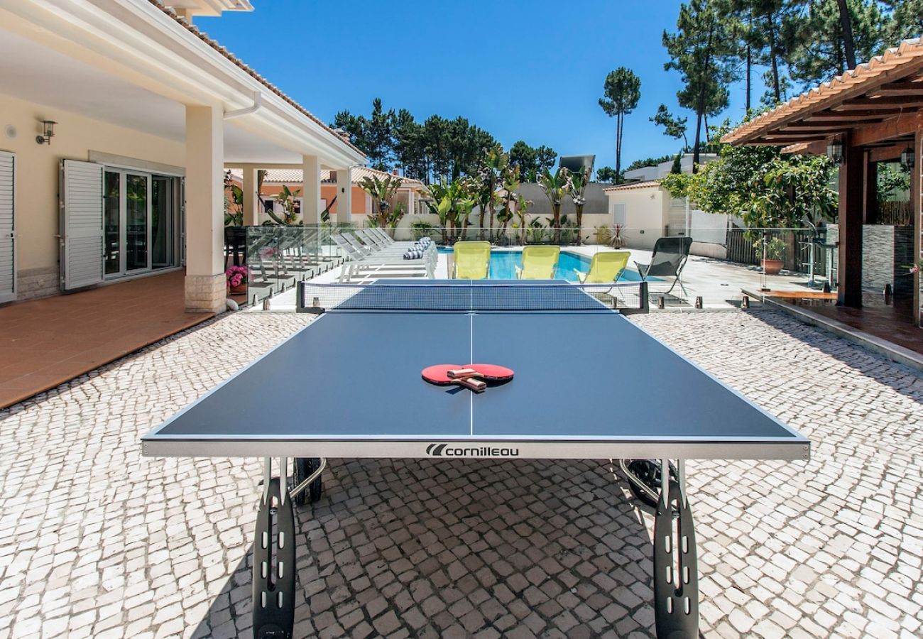 Table de ping-pong dans l'espace extérieur.