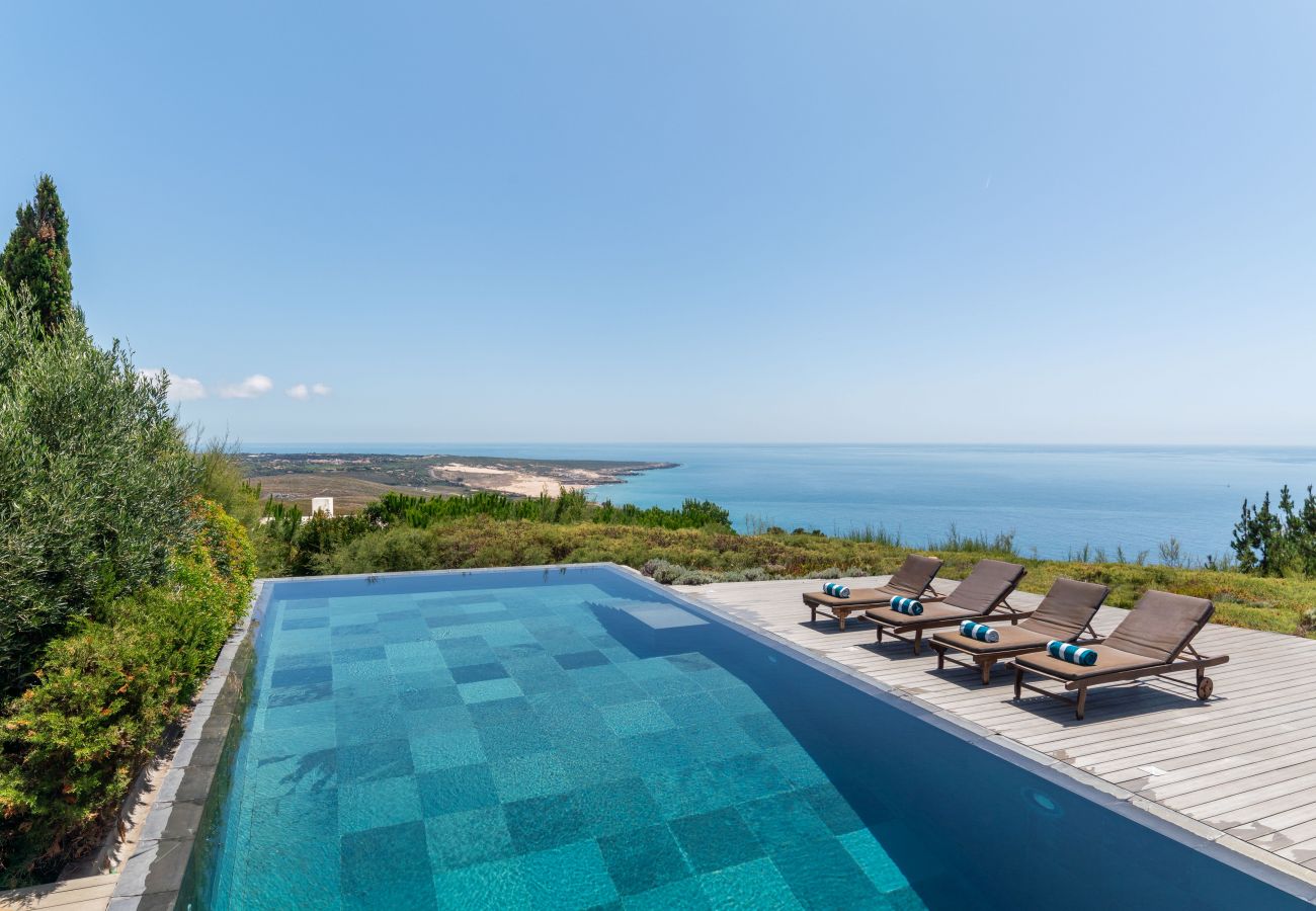 Villa de luxe avec vue privilégiée sur la mer.