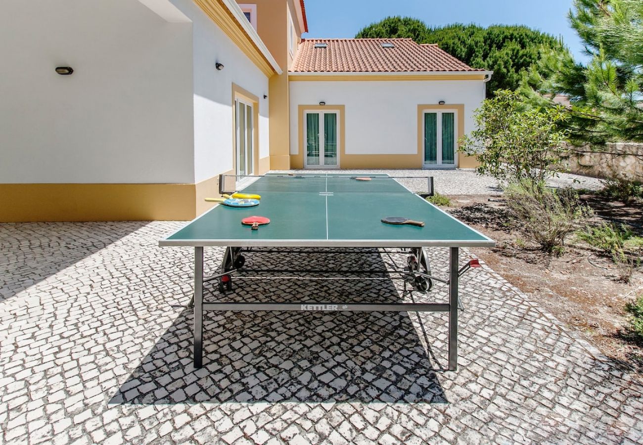 Table de ping-pong dans l'espace extérieur.