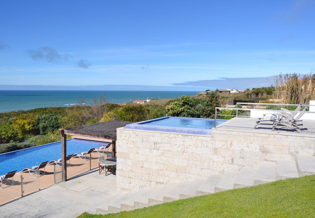 Jardim com vista priviligeada para o oceano.