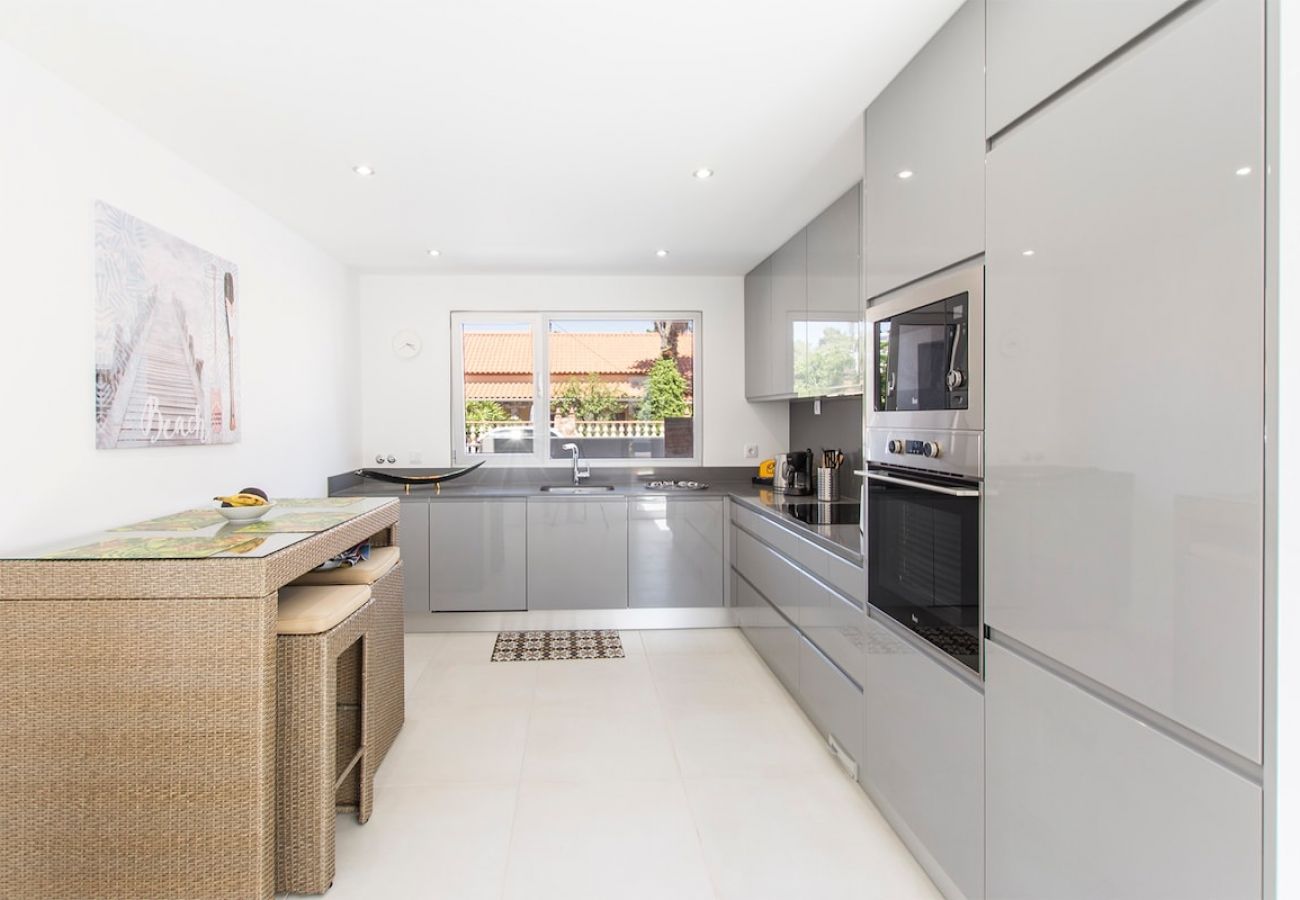 Fully equipped kitchen for family meals.