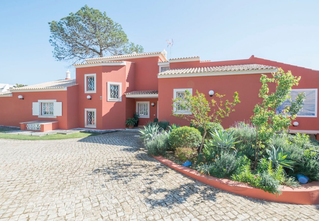 Villa in Quarteira - Villa Pura