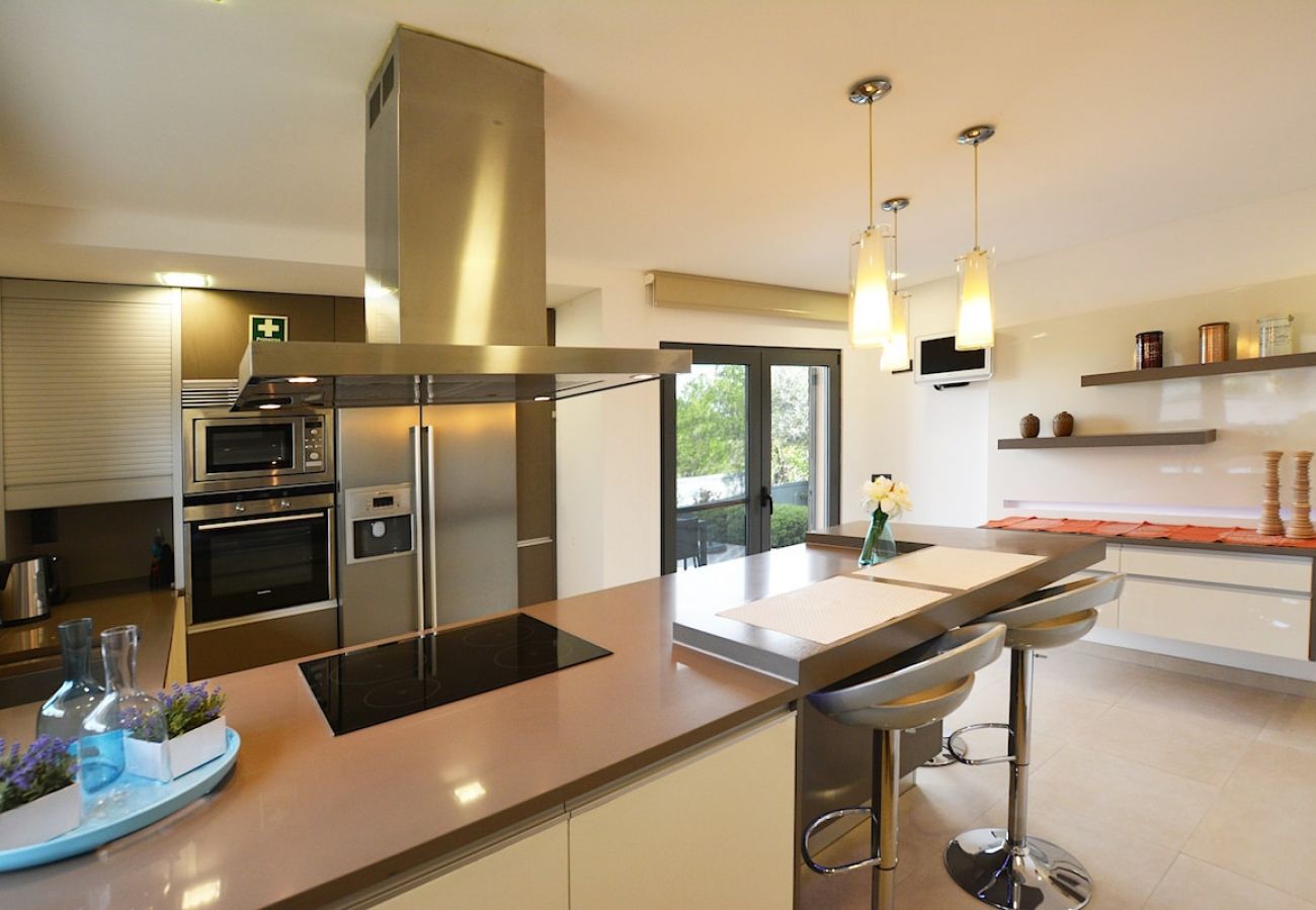 Spacious and fully equipped kitchen with dining area.